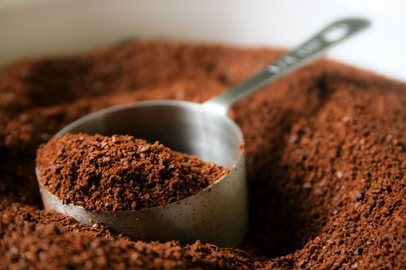 10 Uses of Coffee Grounds in the Garden