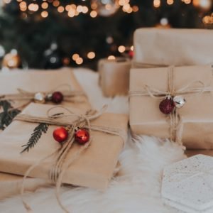 The 4 Best Christmas Gifts For Your Mother To Make Her Smile (2021)