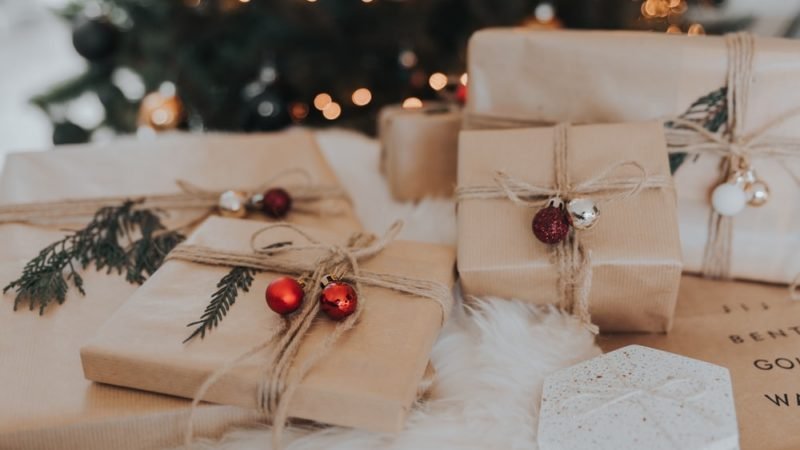 The 4 Best Christmas Gifts For Your Mother To Make Her Smile (2021)